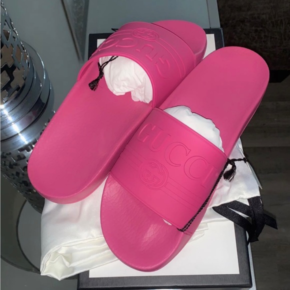 Gucci Shoes - Rubber St Gucci print sandals